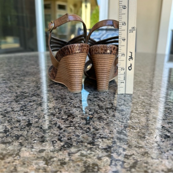 ROMANTIC SOLES Women's Wedge Strappy Sandals Caramel Brown Size 7B - Picture 8 of 14